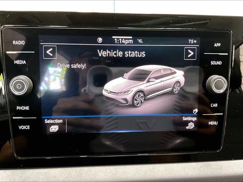 Used 2025 Volkswagen Jetta SE w/ Sunroof Package image 36