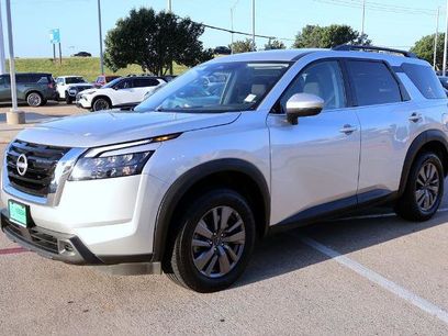 Certified 2025 Nissan Pathfinder SV