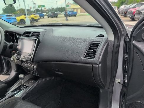 Used 2020 Mitsubishi Outlander Sport ES FWD image 34