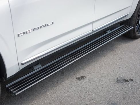 Used 2021 GMC Yukon XL Denali w/ Denali Premium Package AWD/4WD image 24