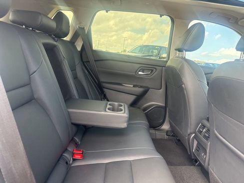 Certified 2025 Nissan Rogue SL w/ SL Premium Package image 31