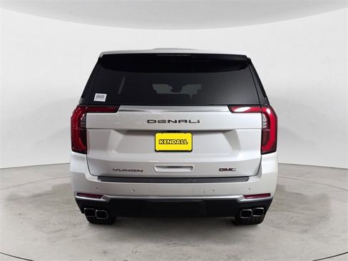 Used 2025 GMC Yukon Denali w/ Denali Reserve Package image 4