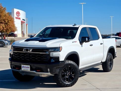 Used 2025 Chevrolet Silverado 1500 ZR2 image 2