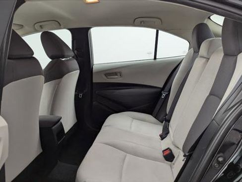 Used 2022 Toyota Corolla LE image 17
