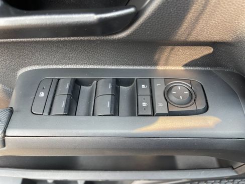 Used 2024 Toyota Tacoma SR5 AWD/4WD image 12