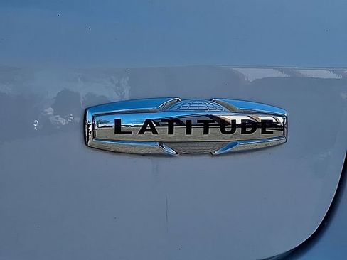 Used 2024 Jeep Compass Latitude image 31