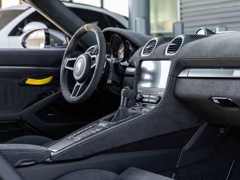 Certified 2025 Porsche 718 Boxster Spyder RS RWD image 42