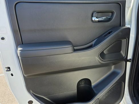 Used 2023 Nissan Frontier SV w/ Midnight Edition Package image 18