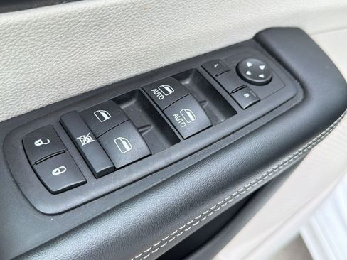 Used 2024 Chrysler Pacifica Touring-L FWD image 20