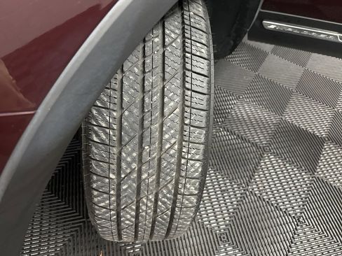 Used 2018 Ford Explorer XLT image 35