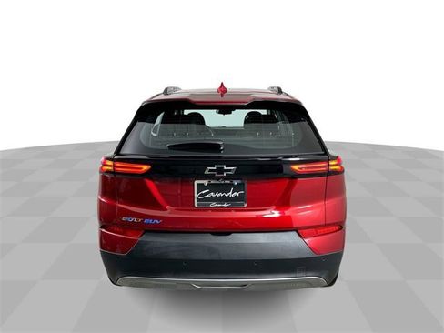 Used 2022 Chevrolet Bolt EUV LT w/ Comfort Package image 7