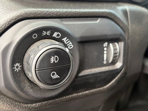Used 2023 Jeep Gladiator Mojave AWD/4WD image 28
