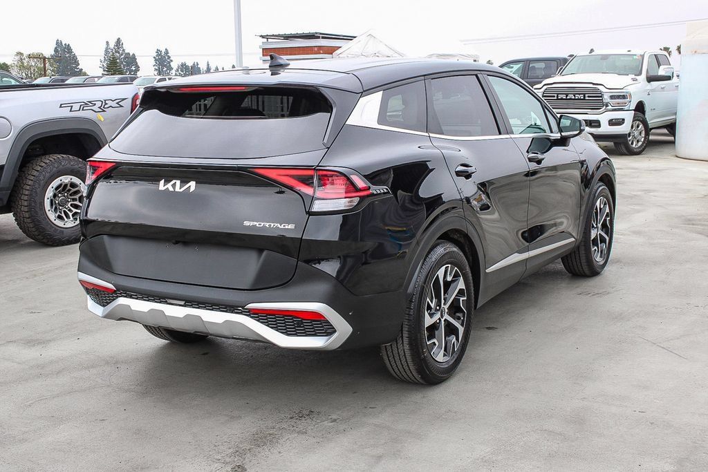 Used 2025 Kia Sportage EX FWD image 9