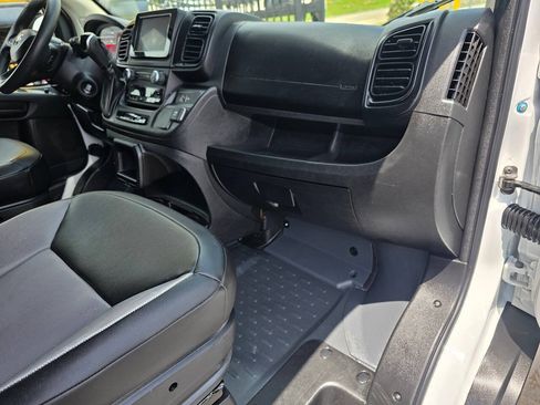 Used 2025 RAM ProMaster 2500 w/ Convenience Group FWD image 17
