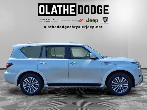 Used 2024 Nissan Armada SL w/ Captain's Chairs Package AWD/4WD image 31
