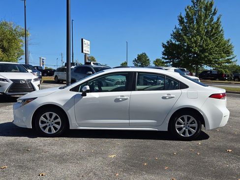 Used 2022 Toyota Corolla LE image 11