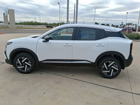 New 2026 Nissan Kicks SV image 3