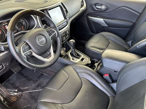Used 2016 Jeep Cherokee Overland image 12