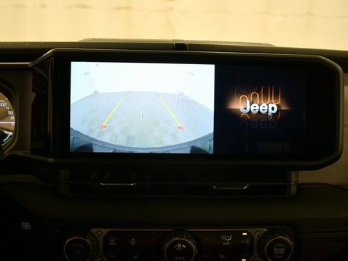 Used 2024 Jeep Wrangler Unlimited Sahara image 25