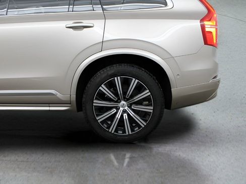 Used 2023 Volvo XC90 B5 Plus w/ Protection Package Premier image 12