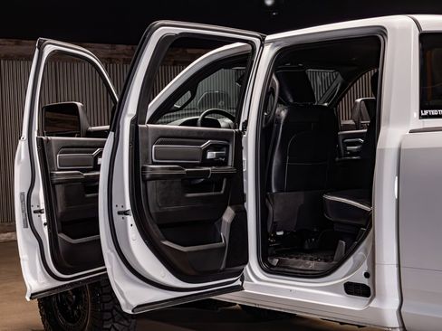 Used 2025 RAM 3500 Big Horn image 28