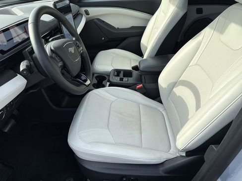 Used 2025 Ford Mustang Mach-E Premium image 9