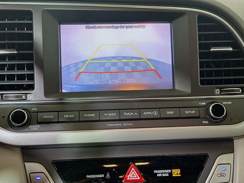Used 2018 Hyundai Elantra SE w/ SE Connectivity Package 04 FWD image 24