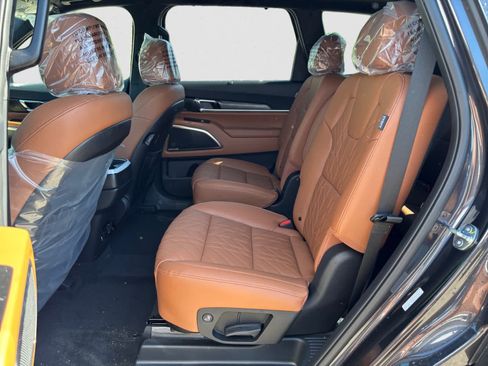 Certified 2025 Kia Telluride SX Prestige X-Line AWD/4WD image 11
