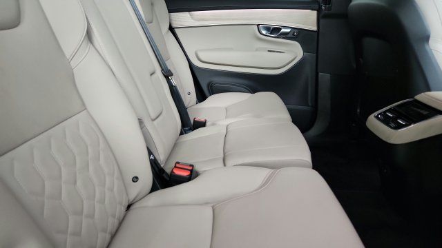 Used 2026 Volvo XC90 B6 Plus w/ Protection Package AWD/4WD image 34