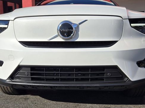 Used 2023 Volvo XC40 Recharge Ultimate image 13