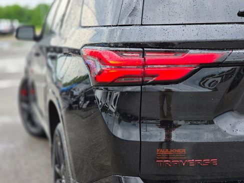 Used 2023 Chevrolet Traverse Premier w/ Redline Edition AWD/4WD image 12