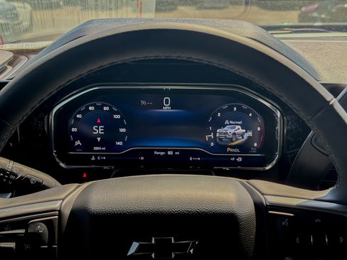 Used 2025 Chevrolet Silverado 2500 LTZ w/ LTZ Plus Package image 30