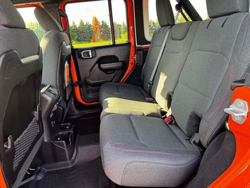 Certified 2025 Jeep Wrangler Unlimited Rubicon w/ Convenience Group AWD/4WD image 19