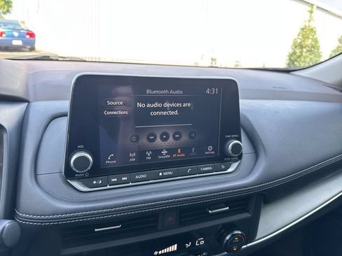 Used 2023 Nissan Rogue SV AWD/4WD image 19