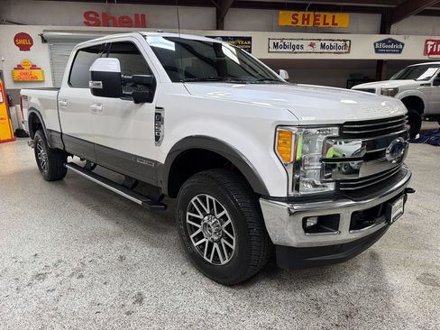 Used 2017 Ford F250 Lariat w/ Lariat Value Package AWD/4WD image 11