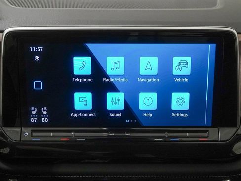 Used 2025 Volkswagen Atlas SE image 33