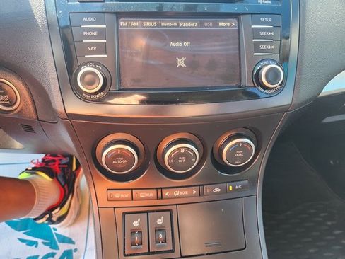 Used 2013 MAZDA MAZDA3 i Grand Touring w/ Tech Pkg image 9