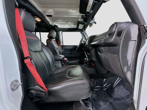 Used 2017 Jeep Wrangler Unlimited Rubicon AWD/4WD image 29