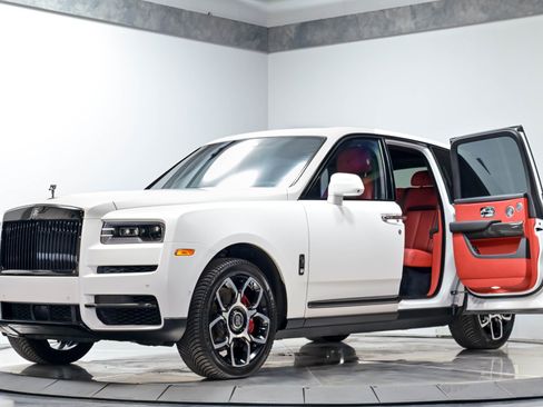 Used 2021 Rolls-Royce Cullinan Black Badge AWD/4WD image 2