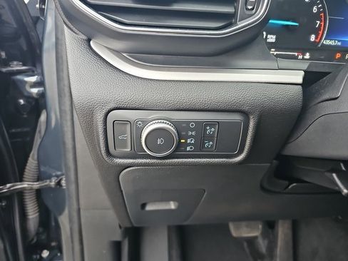 Used 2022 Ford Explorer XLT w/ Equipment Group 202A image 27