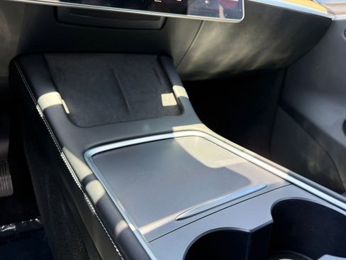 Used 2023 Tesla Model Y AWD image 29