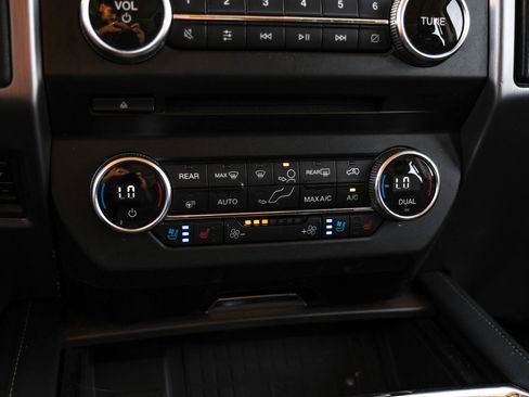 Used 2018 Ford Expedition Platinum image 26