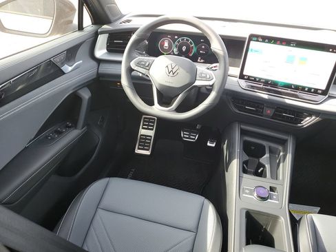 New 2026 Volkswagen Tiguan SE R-Line FWD image 12