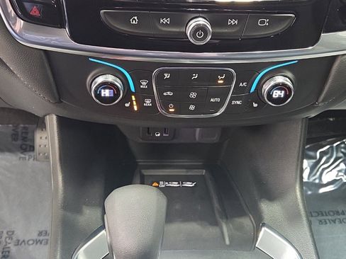 Used 2023 Chevrolet Traverse LT image 25
