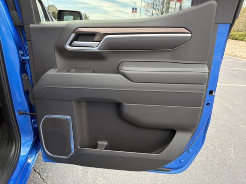 Used 2025 Chevrolet Silverado 1500 LT AWD/4WD image 16