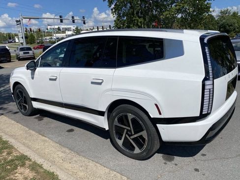 New 2026 Hyundai Ioniq 9 SEL image 5