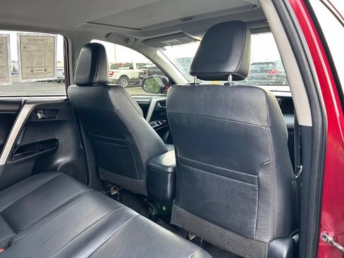 Used 2018 Toyota RAV4 Limited AWD/4WD image 17