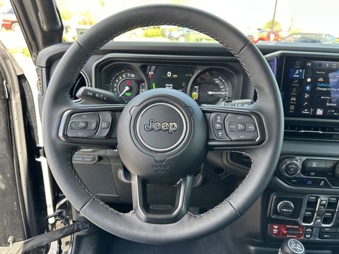 Certified 2025 Jeep Wrangler Unlimited Rubicon 4xe AWD/4WD image 12