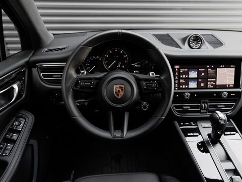 Certified 2026 Porsche Macan AWD/4WD image 17