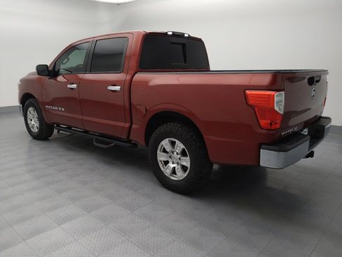 Used 2018 Nissan Titan SV image 3